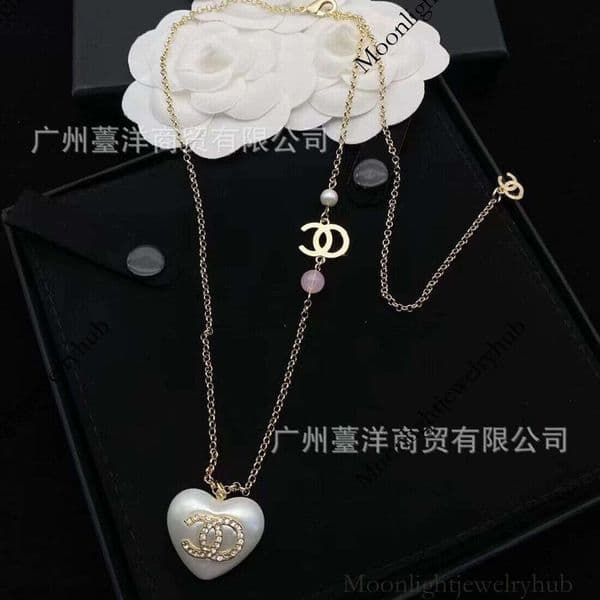 Designer channels necklace Double C Resin White Bead Necklace Women Sweet Peach Heart Collarbone Chain Women cc necklace