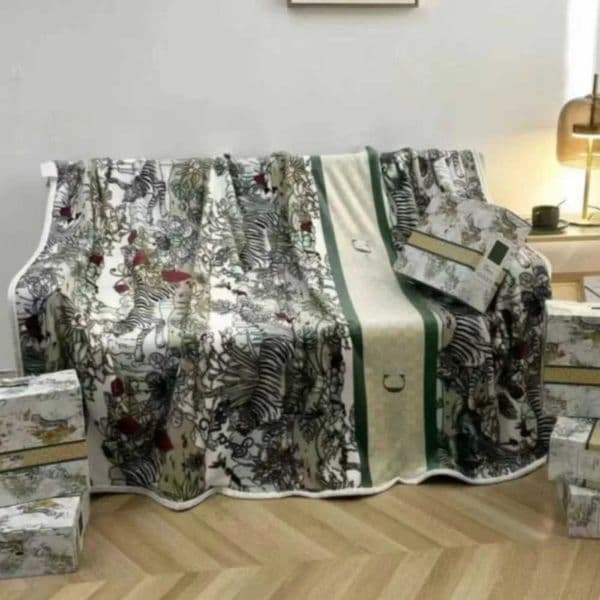 Luxury designer blanket green jungle animal pattern blanket letter flannel blanket comfortable nap warm sofa blanket Y260616