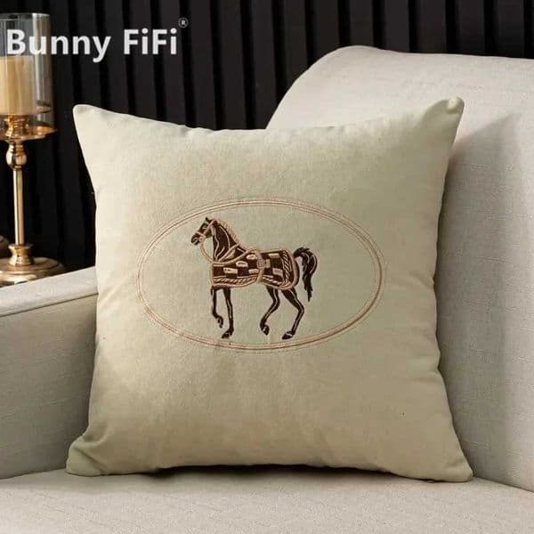 Cushion Elegant Hand-Embroidered Cover with Horse Design Perfect for Sofa He Off Living Ro or Car Size 45x45cm J260616