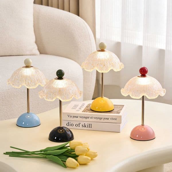 Bud-shaped table lamp for bedroom bedside high-end luxury cream-style romantic desktop decoration sophisticated ambiance table lamp Z260617