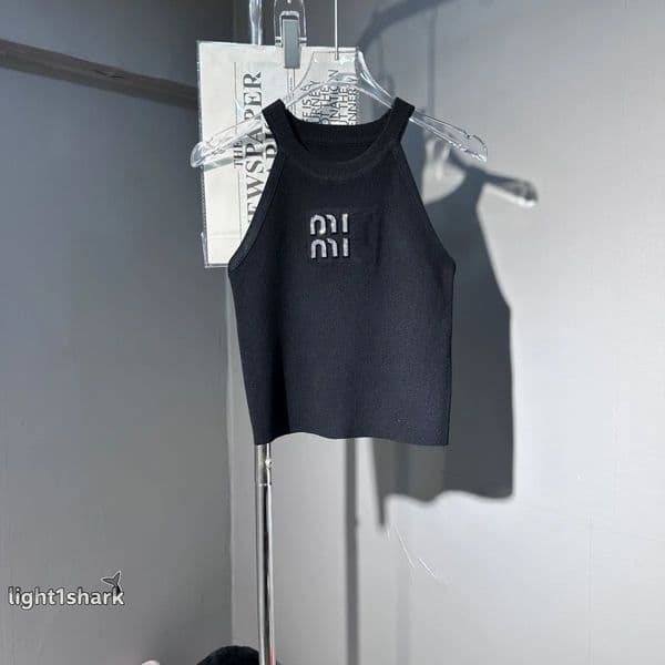 Miu Tank Top women's shortsleeved tight fitting Sleeveless high waisted sexy fitted sleeveless top Designer Miu brand T shirt Elegant casual clothing 0d8