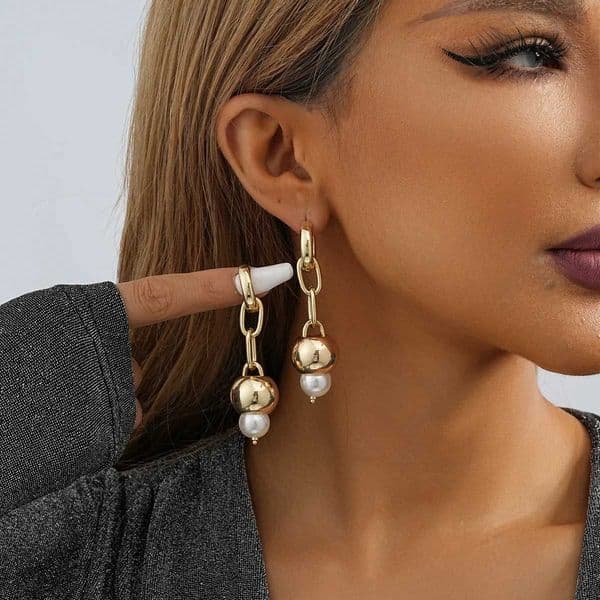 Creative Gold Texture Imitation Pearl Pendant Earrings Suitable for Womens Fashion Trends Womens Street Style Earrings Jewelry Wholesale W240904
