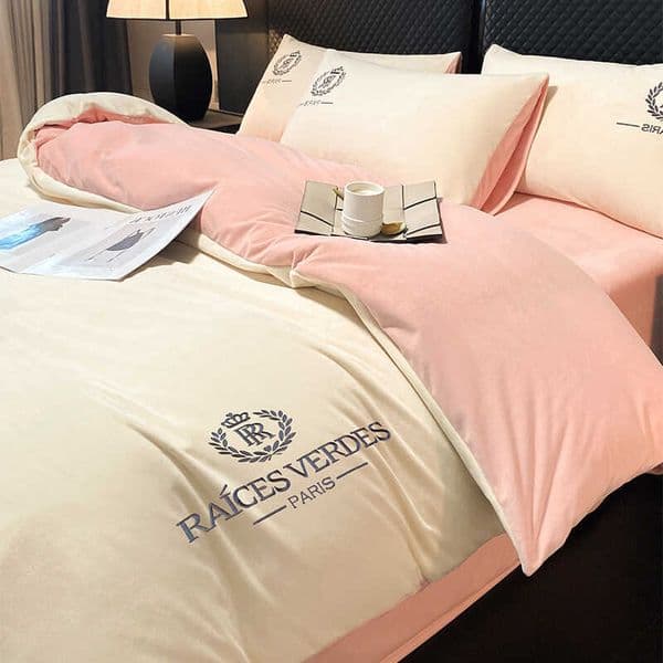 2026 Warm Comfortable Double Sided Bed Linen Thicker Winter Milk Velvet Quilted Duvet Covers & Sheets Trio Pack X240907 Free Shipping