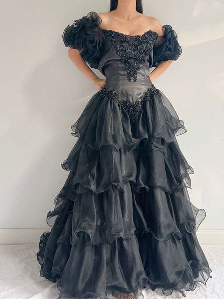 Ruffles Tiered Organza Prom Dresses Short Sleeves Floor Length A Line Black Gothic Evening Gowns Beaded Princess Special Occasion Dress For Women