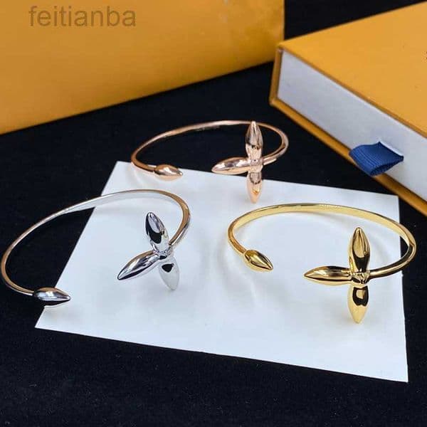 Designer With BOX Classic Designers Bangles 18K Gold Plated Flower Silver Bracelets Women Engraved Bangle For Girls Party Street Popular Jewelry