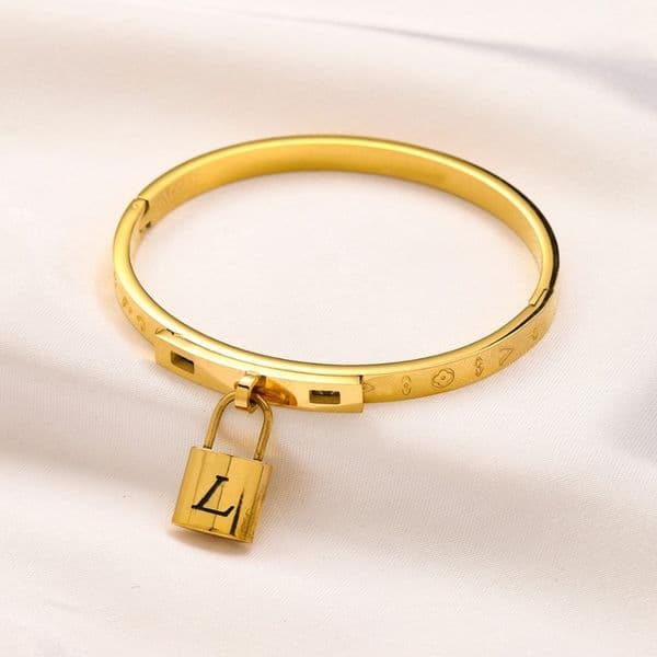 Luxury Ladies Charm Bagle Designer Lock Pendant Stainless Steel Bracelets New Fashion Style Gift Jewelry Designed For Women Bangle