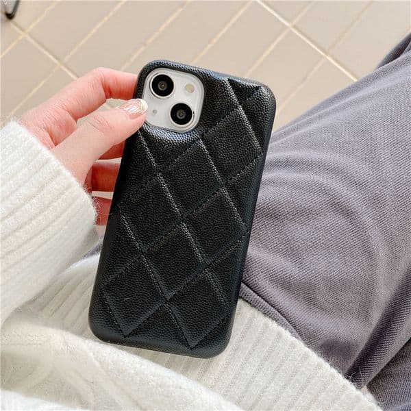 2026 New Quilted Designer Phone Case For Apple Iphone 17 16 15 Plus 14 13 Pro 12 cologne Luxury Pebbled Litchi PU perfume Leather Stitch Puf