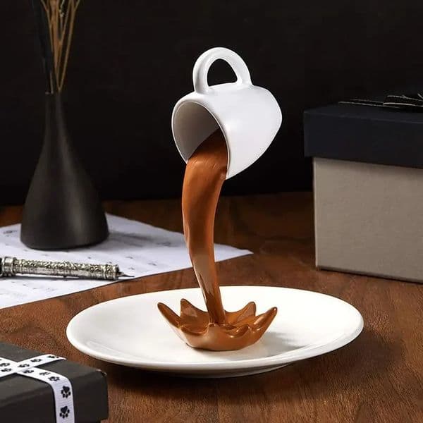 Floating Spiral Coffee Cup Sculpture Kitchen Decoration Spiral Tilt Splash Creative Desktop Decoration Home Decoration 240806
