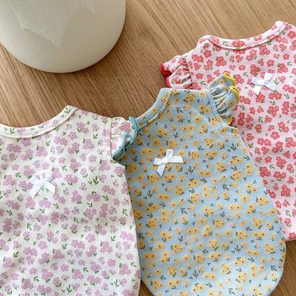 Pet Dog Vest Summer Puppy Clothes Cute Floral Flying Sleeves TShirt Chihuahua Pug Bichon Cat Apparel Girl Clothing 240807