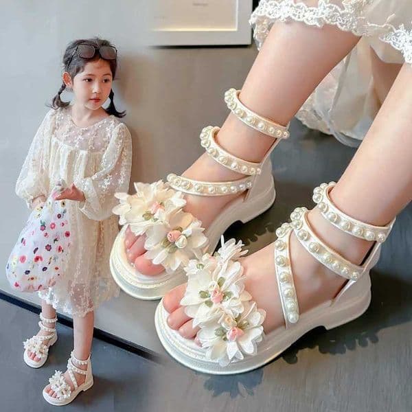 Girls Sandals Summer New Beige Flower Pearl Little Girl Princess Shoes Black Soft Bottom Anti slip Girls and Childrens Roman Sandals W240808