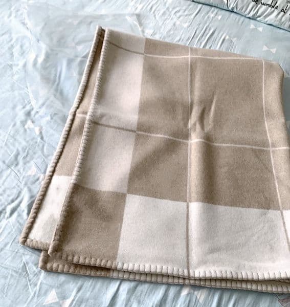 FAST SHIPPING h Blanket Cushion have filling 1kg Thick Designer Blanket 130u0026170cm TOP Selling Big Size Wool lot colorsL2605216Q1C
