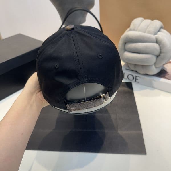 New Caps Luxury Hat Design Class Ball Hat Canvas Fabric Ball Caps for Women and Man Head Layer Cowhide Fashion Ball Hat