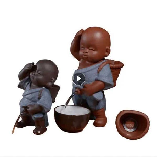 Purple Sand Tea Pet Peeing Little Monk Ornaments Creative Pee Child Doll Spray Water Ceramic Figure Crafts Tea Filter AccessorieXJ240814