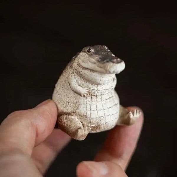 Tea Pet Fine Workmanship Delicate Simulated Decorative Purple Clay Handmade Fat Crocodile Cute Tea Figurine Household SupplyXJ15