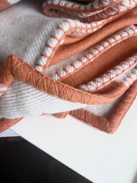 Top Quailty Orange H Blanket and pillow 50&50cm have filling 1kg 90% wool 10%cashmere Orange Cushion Blanket Horse Soft Have Tags for Beds Sofa Plaid Fabric Air