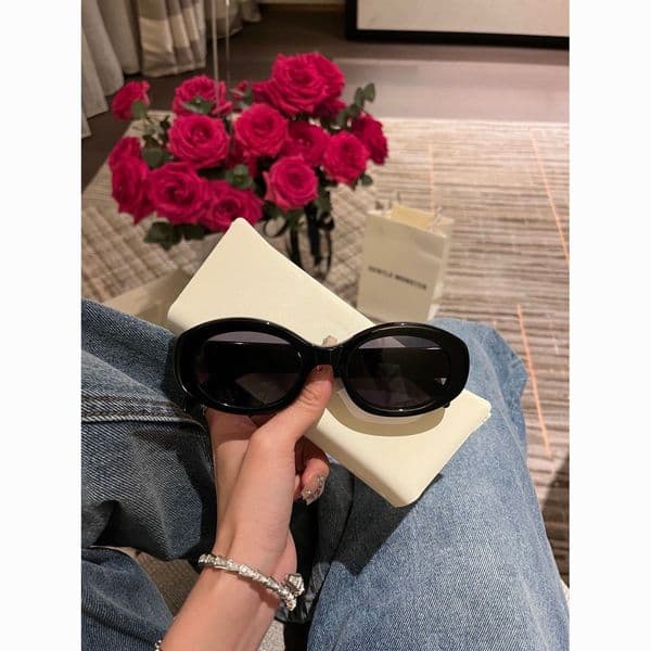 Designer fashion luxury sunglasses big frame cat eye retro style women anti-radiation personality glasses plate high grade high value