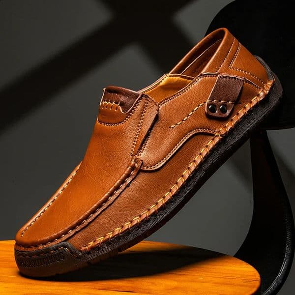 Mens leather shoes are casual and comfortable with a sliding buckle soft cushion. They are lightweight and suitable for mens boat driving 240821