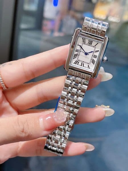 Women's quartz watch - square shape,new lightweight and fashionable. Women's quartz watch made of alloy material. Best-selling hit product.