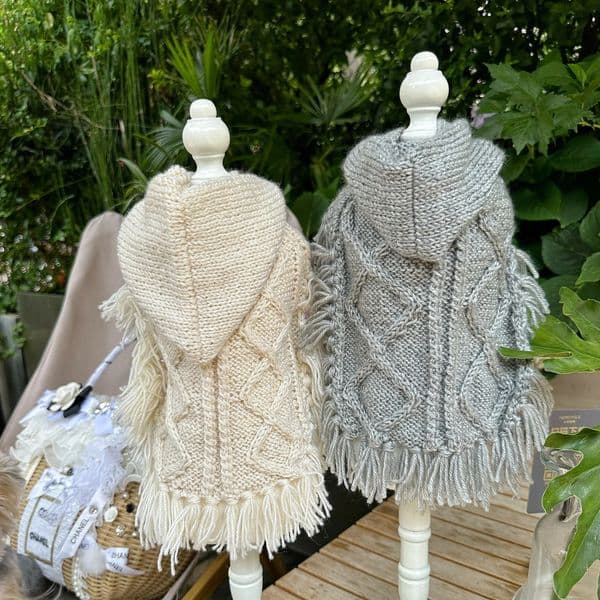 Pet Autumn and Winter Warm Cloak Sweater Handmade Hooked Sweater Yorkshire Malzis Dog Cloak Pet Sweater Pet Clothes Dog Coat 240827