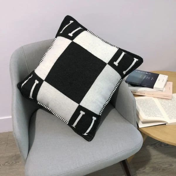 Luxury Designer Decor Top Cushion Fashion High Quality Throw Pillow room Designs For Womens Mens Cushions Letter Square Decorative Pillows D