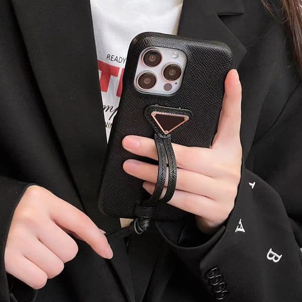 Wristband Designer Phone Case for Apple iPhone 17 16 Pro Max 15 14 13 Luxury Leather Lanyard Wrist Strap Lens Bump Velvet Lining Hard Shell Back Cover Coque