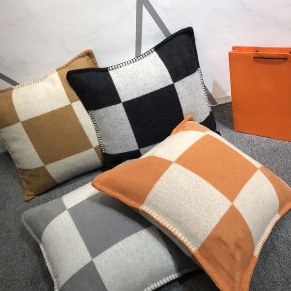 2026 Designer Pillows Decorative Throw Pillow Luxury Fashion Vintage Fleece Pillowcase Cover Case Covers Wool Pillowcases Sofa Home 45X45cm