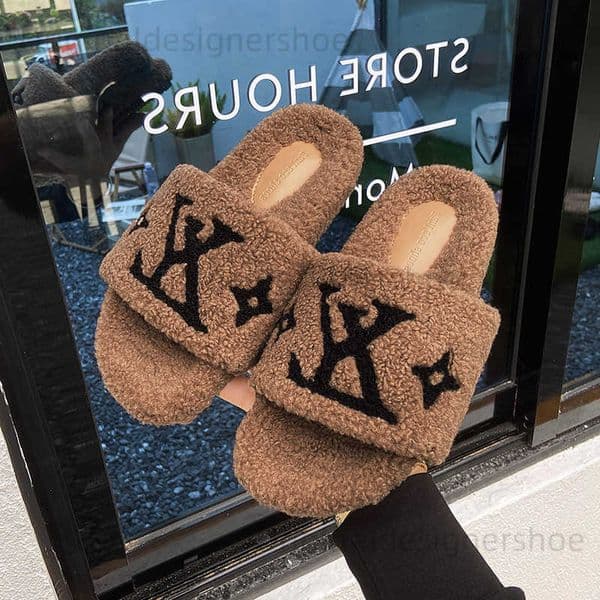 Slippers Womens 2023 new autumn and winter towel embroidered with letters to keep warm flat bottomed plush slippers for external wear T240323