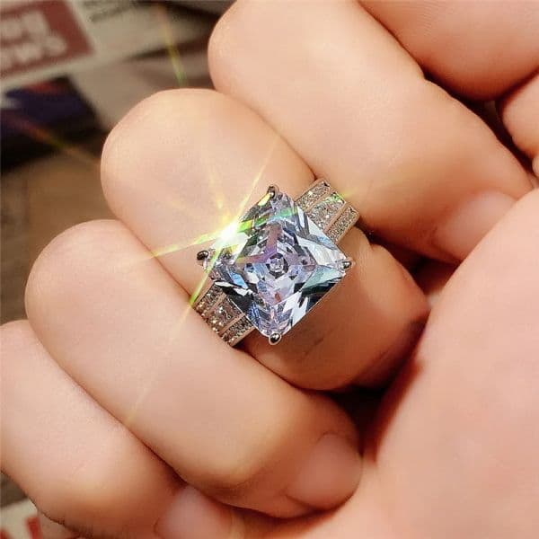 Huitan Gorgeous Wedding Ring for Women Big Square Cubic Zirconia Newly Designed Lady's Finger Rings Engagement Bands Jewelry