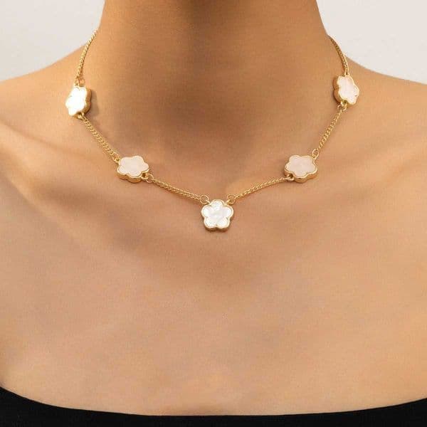 Earrings Necklace Wedding Jewelry Sets Minimalist New Single-Sided Plum Blossom Plant Five Leaf Flower Creative Set For Women Luxurious Gift Cute Clover H250217