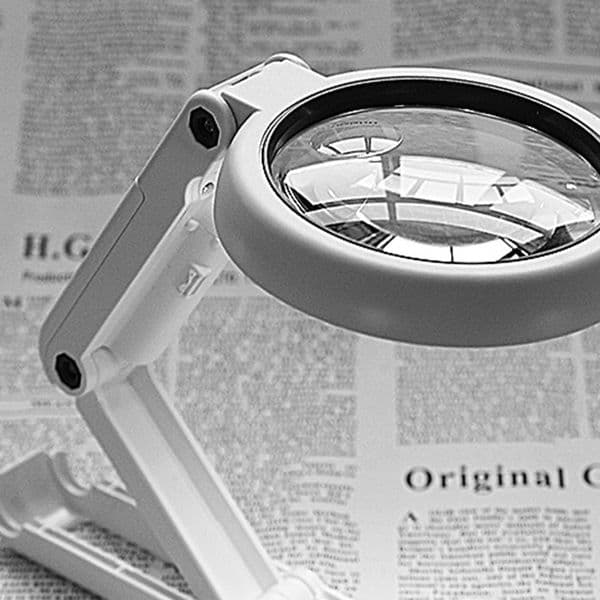 LED Magnifying Glass for Book Desk Reading Newspaper Handheld Light Magnifier