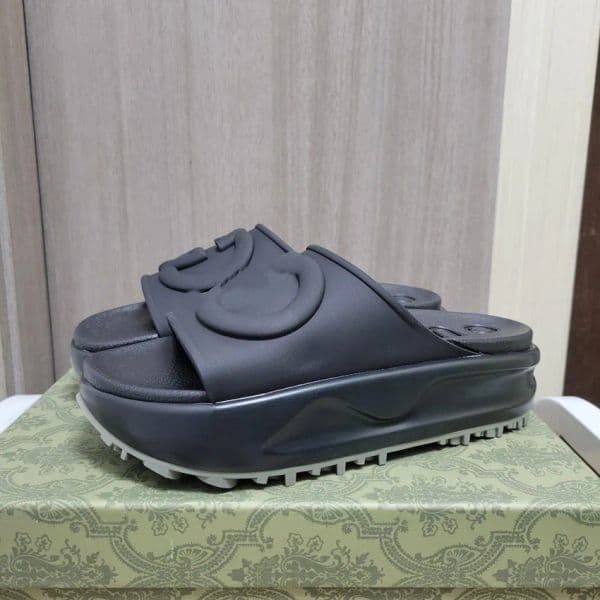 sandal slipper Internet celebrity burst solid color flat heels leisure thickened outside wear stepping on poop feeling increased 5 cm cake slippers
