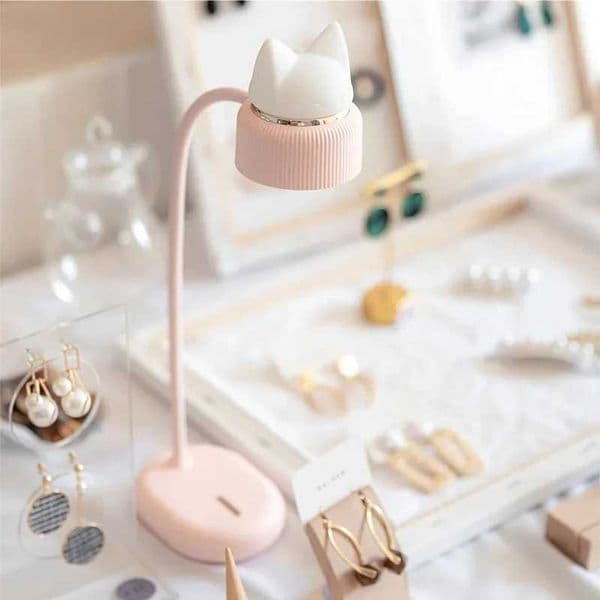 Creative And Personalized Cat Clip Desk Lamp Cartoon Night Light Office Desktop Learning Eye Protection LED Desk Lamp Z241130