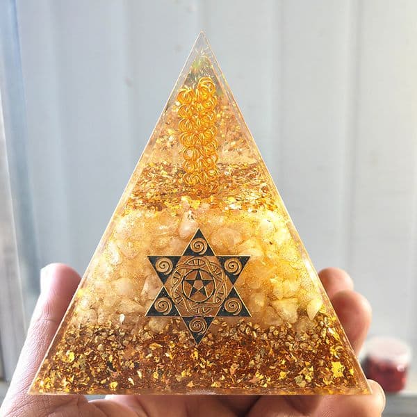 Designer Pyramid Crystal Crushed Stone Dropping Home Desktop Handmade Ornament Gift Resin Attracts Gold art Brings Good Luck With Box 6Cm Free Shipping