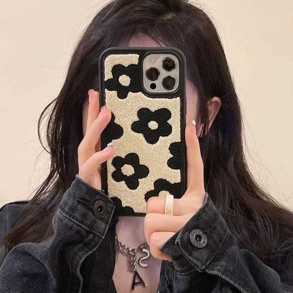 New Arrival Korean Retro Fuzzy Plush Flower Pattern Phone Case Suitable for iPhone 16 15 14 11 13 Pro Max Phone Case Winter Soft Shockproof Cover Z241209