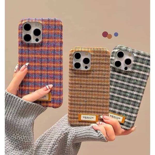New Arrival Christmas red brown wool fabric plush striped phone case suitable for iPhone 13 14 15 16 Pro Max 12 warm winter flannel womens Funda cover Z241209
