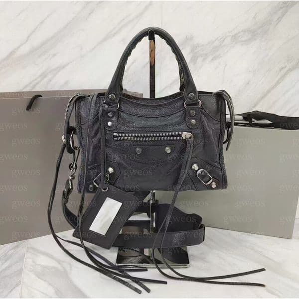 Designer luxury LE CITY High quality leather new women's crossbody shoulder solid color womens messenger motorcycle handbag bag
