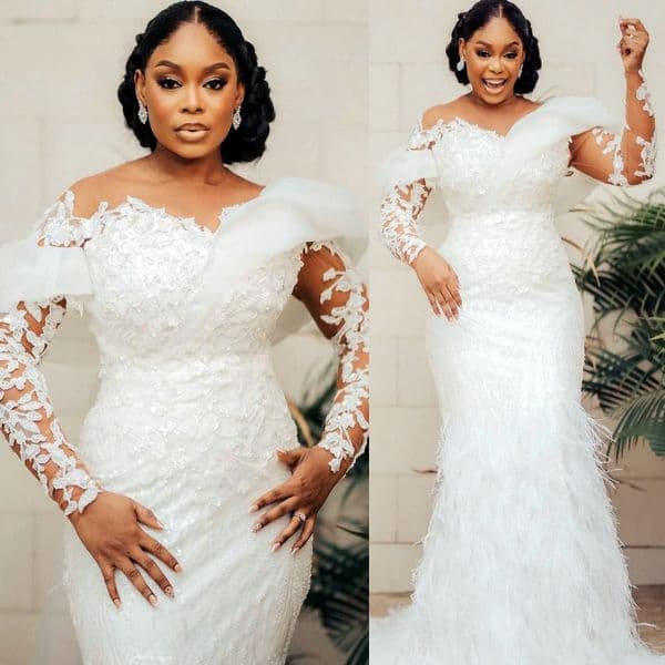 2025 Arabic Aso Ebi Plus Size Ivory Lace Wedding Dresses Feather Full Sleeves Sheer Neck Vintage Bridal Gowns Dress ZJ035