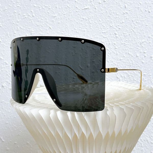Fashionable Mens Womens designer face mask sunglasses 1422 Mens new large wind mirror UV400 protective cool lens design Womens outdoor casual sunglasses