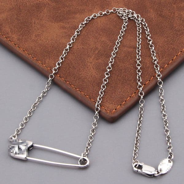 Designer Pendant Necklaces Vintage Cross Pin Necklace Fashion Couples Fresh Collarbone Chain