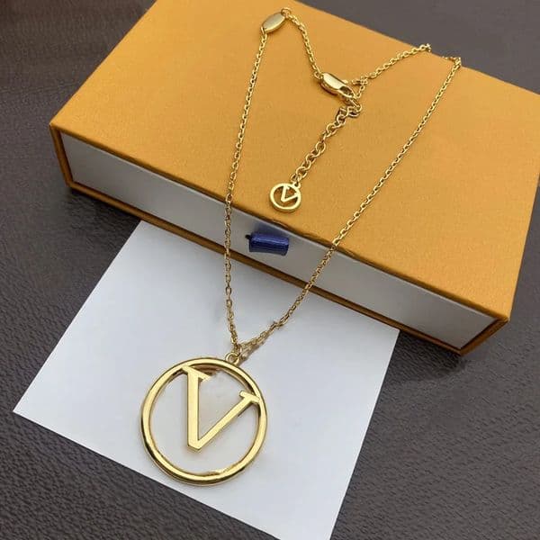 Luxury brand heart-shaped pendant necklace DesignFor Women silver necklace retro design gift long chain couple family jewelry necklace-588888