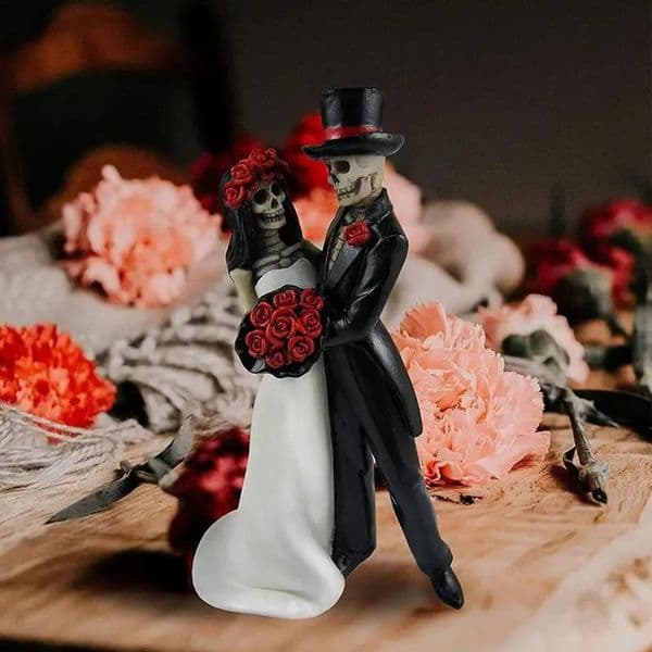 1pc Vintage Ghost Couple Statue Ghost Bride Groom Miniatures Skeleton Couple Ornament Creative Halloween Decoration Supplies 240704