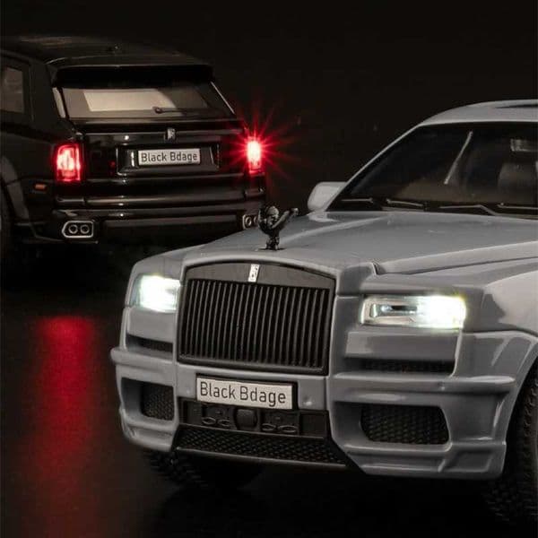 1 32 Rolls Royce SUV Cullinan Alloy Car Model Diecasts Metal Toy Car Model Simulation Sound and Light Collection Childrens Gifts Z240717