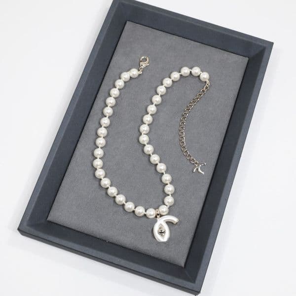 Fashion Brand Designer Pendant Necklaces Letter Chokers Luxury Women Jewelry Metal Pearl Necklace cjeweler CClies For Woman Chain uiu678