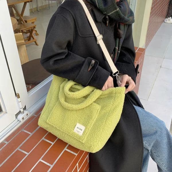 Solid Color Lamb Wool Shoulder Crossbody Bag Womens Large Capacity Shopping Soft Fluffy Faux Fur Tote Winter Handbag 240725
