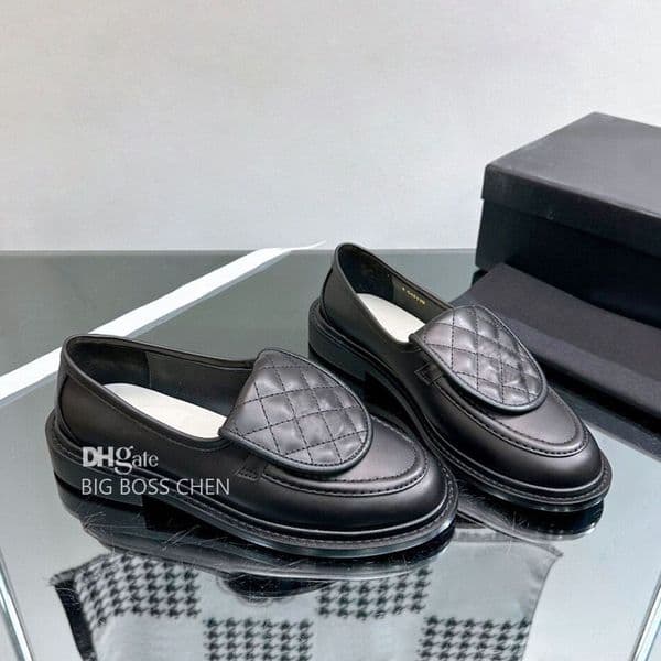 top quality classic Loafers buckle Luxury Designer Dress Shoes Loafers Women slip on Flat Shoes lambskin genuine leather Flat Boat Shoes Black white apricot