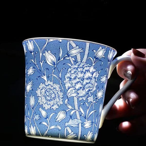 European Creative Flower Pattern Ceramic Coffee Mug With Handle Fine Bone China Breakfast Cup For Milk Tea Unique Water Gift 240729