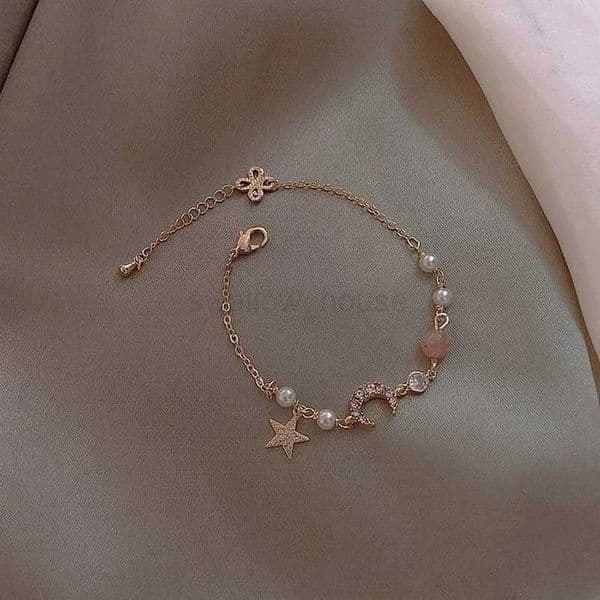 Pearl Bracelet Golden Chain Elegant Womens Fashion Moon Star Romantic Bracelet Womens Birthday GiftW240730