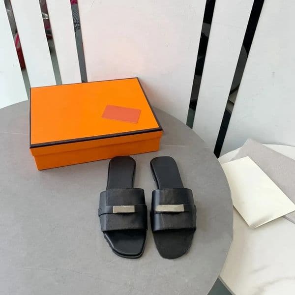 Flip-flops designer women 2024 summer women's outdoor new high-grade leather slippers men's one-line beach slippers fashionable men non-slip