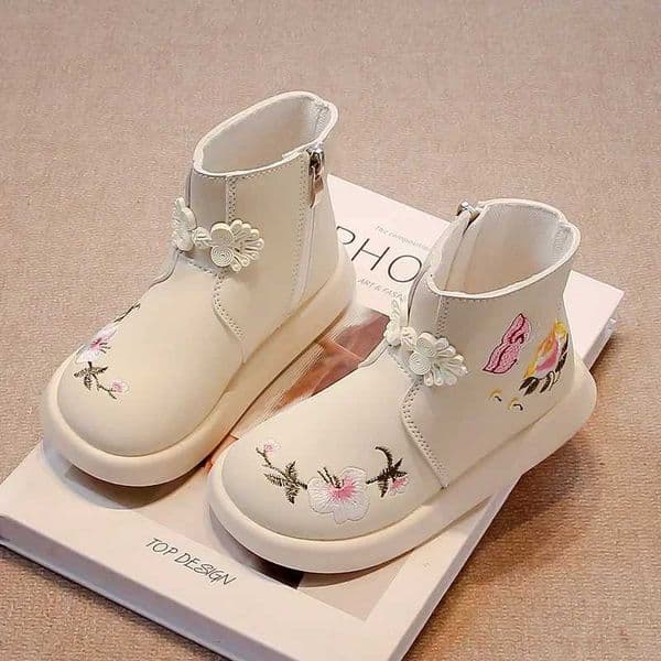 High Quality Childrens embroidered princess boots elegant girls short boots anti slip autumn new childrens ankle boots with side zipper T241102