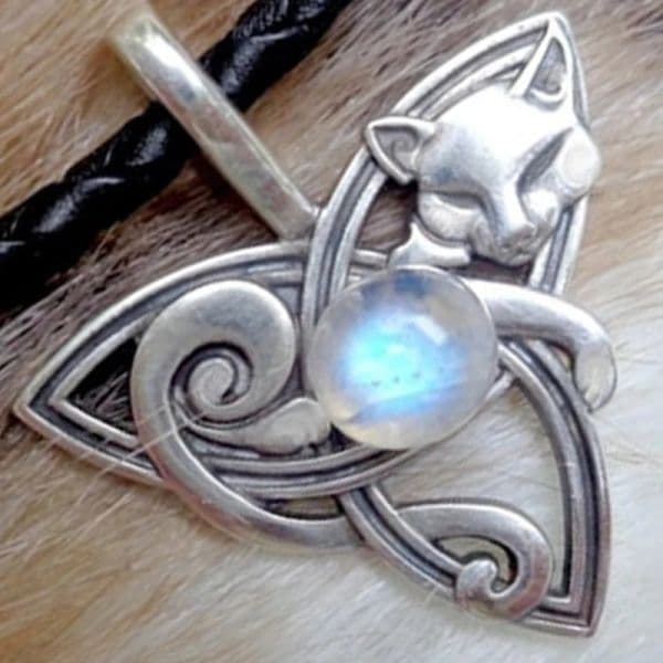 Retro Celtic Knot Cat Pendant Necklace for Women Girls Statement Viking Collar Choker Chain Jewelry Metal Accessories Party Gift